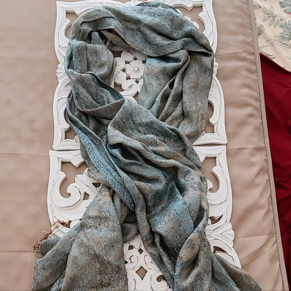 Green and Beige Scarf - Picture 1 of 3